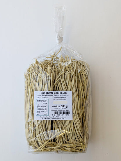 Spaghetti mit Basilikum